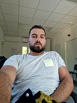 Snapshot of Leonormaldick chatting on 09-24-25, 08:21 Leonormaldick online show from 09-24-25, 08:21