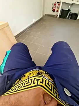 Snapshot of Leonormaldick chatting on 09-22-25, 12:44 Leonormaldick online show from 09-22-25, 12:44