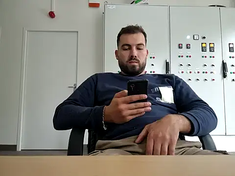 Snapshot of Leonormaldick chatting on 10-30-25, 02:14 Leonormaldick online show from 10-30-25, 02:14