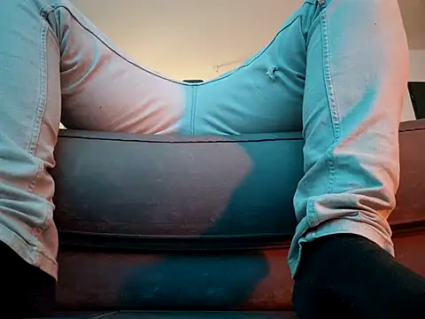 Snapshot of Leonormaldick chatting on 03-11-25, 12:17 Leonormaldick online show from 03-11-25, 12:17