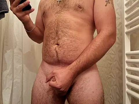 Snapshot of Leonormaldick chatting on 10-21-25, 03:44 Leonormaldick online show from 10-21-25, 03:44