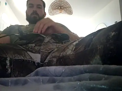 Snapshot of Leonormaldick chatting on 10-24-25, 11:31 Leonormaldick online show from 10-24-25, 11:31