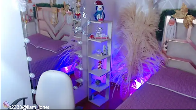 Jonesliam23 online show from 12-15-25, 07:20