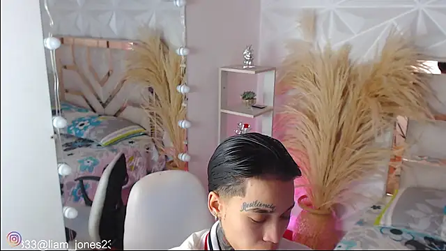 Jonesliam23 online show from 11-11-25, 07:52