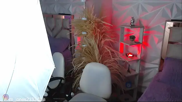 Jonesliam23 online show from 10-23-25, 07:01