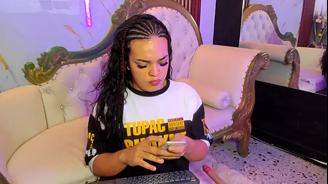 Snapshot of KarineWine chatting on 05-22-26, 03:59 KarineWine online show from 05-22-26, 03:59
