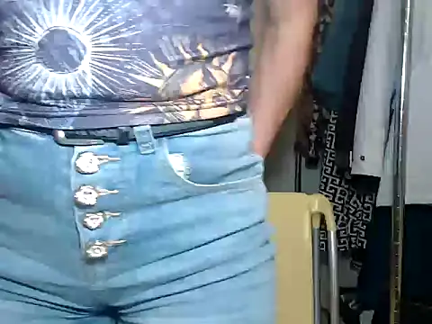 Snapshot of jona33 chatting on 09-19-25, 03:38 jona33 online show from 09-19-25, 03:38