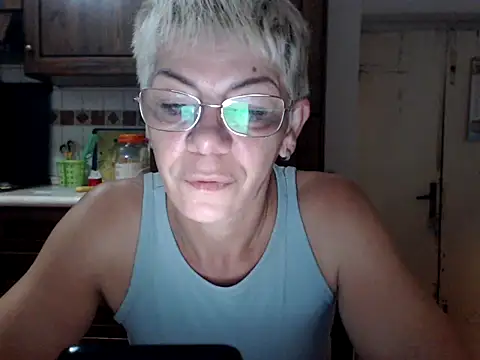 Snapshot of jona33 chatting on 10-15-25, 04:33 jona33 online show from 10-15-25, 04:33