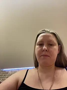 Snapshot of ISSexy chatting on 02-20-26, 02:41 ISSexy online show from 02-20-26, 02:41