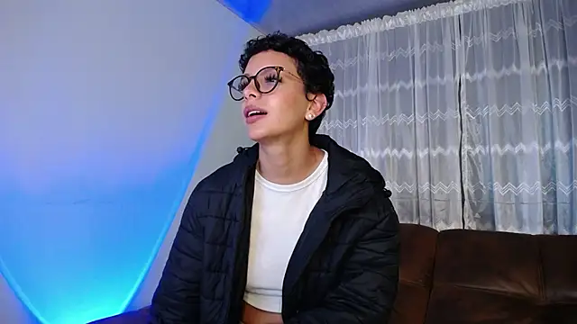 Snapshot of peyton_golden1 chatting on 01-22-25, 05:26 peyton golden1 online show from 01-22-25, 05:26