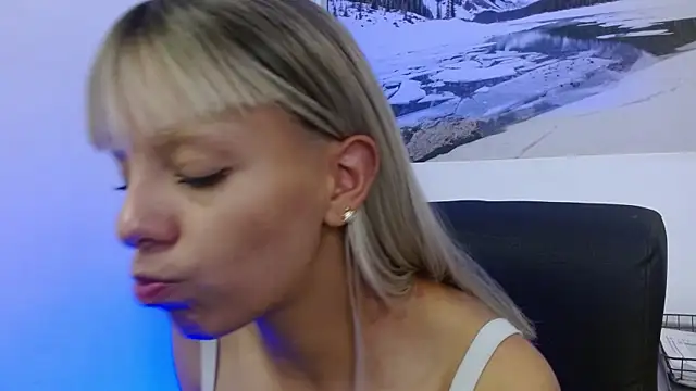 peyton golden1 online show from 12-15-25, 03:23