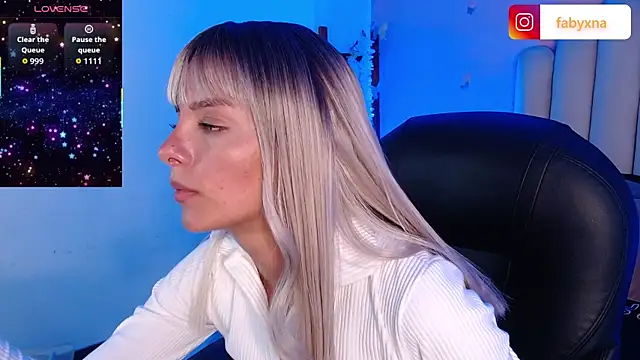 Snapshot of peyton_golden1 chatting on 10-01-25, 03:44 peyton golden1 online show from 10-01-25, 03:44