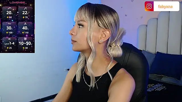 Snapshot of peyton_golden1 chatting on 10-06-25, 03:51 peyton golden1 online show from 10-06-25, 03:51