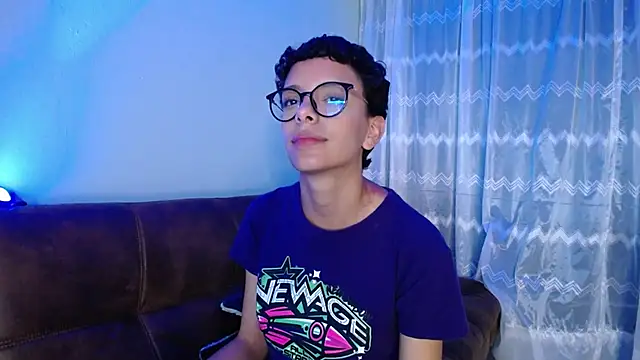 Snapshot of peyton_golden1 chatting on 03-09-25, 07:23 peyton golden1 online show from 03-09-25, 07:23