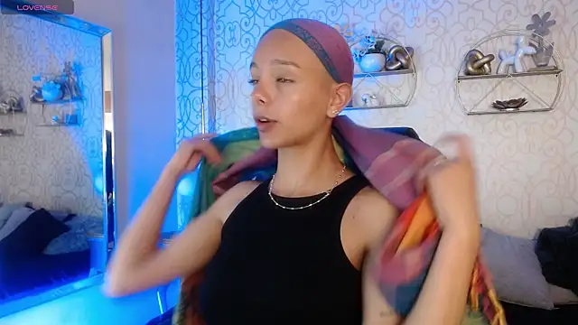 Snapshot of peyton_golden1 chatting on 09-21-25, 03:33 peyton golden1 online show from 09-21-25, 03:33