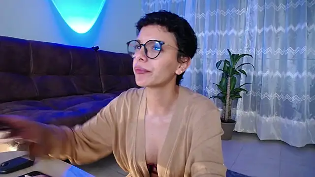 Snapshot of peyton_golden1 chatting on 01-16-25, 12:23 peyton golden1 online show from 01-16-25, 12:23