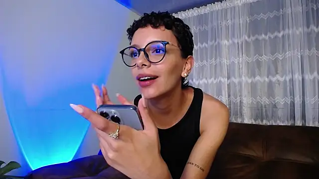 Snapshot of peyton_golden1 chatting on 03-06-25, 01:05 peyton golden1 online show from 03-06-25, 01:05