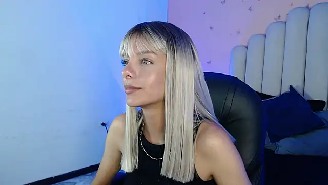 Snapshot of peyton_golden1 chatting on 09-29-25, 03:46 peyton golden1 online show from 09-29-25, 03:46