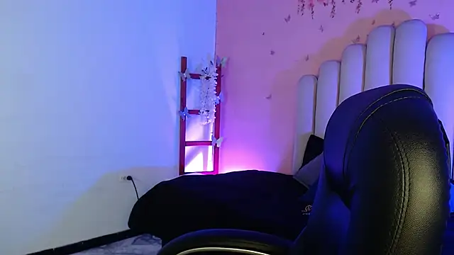 Snapshot of peyton_golden1 chatting on 10-12-25, 03:30 peyton golden1 online show from 10-12-25, 03:30