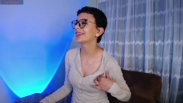 Snapshot of peyton_golden1 chatting on 02-06-25, 04:10 peyton golden1 online show from 02-06-25, 04:10