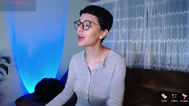 Snapshot of peyton_golden1 chatting on 03-19-25, 01:21 peyton golden1 online show from 03-19-25, 01:21