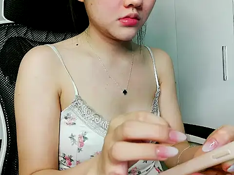 Yin-girl online show from 11-30-25, 04:19