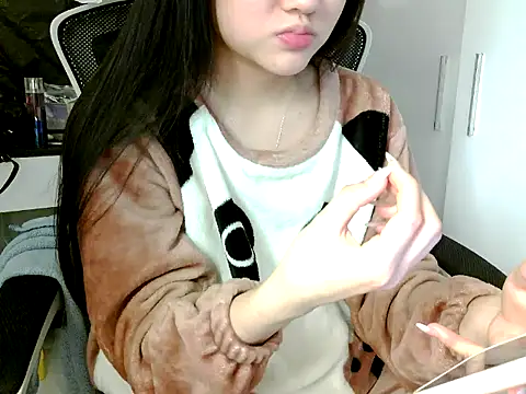 Yin-girl online show from 12-14-25, 05:40