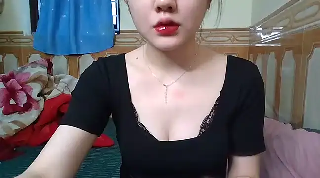 Yin-girl online show from 03-14-25, 03:04