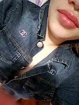 Snapshot of Wettpussyxx chatting on 10-13-25, 04:36 Wettpussyxx online show from 10-13-25, 04:36