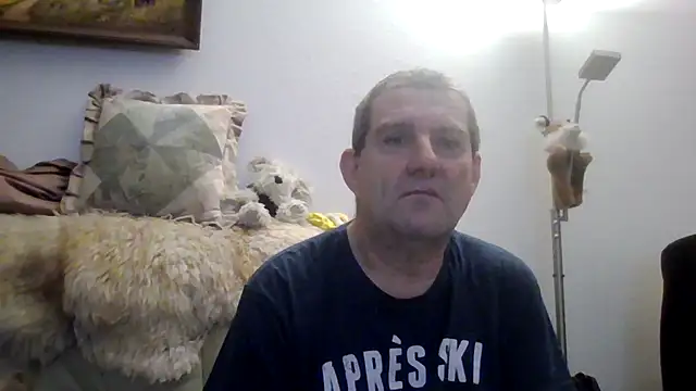 Snapshot of Lutzi1 chatting on 02-11-25, 07:27 Lutzi1 online show from 02-11-25, 07:27