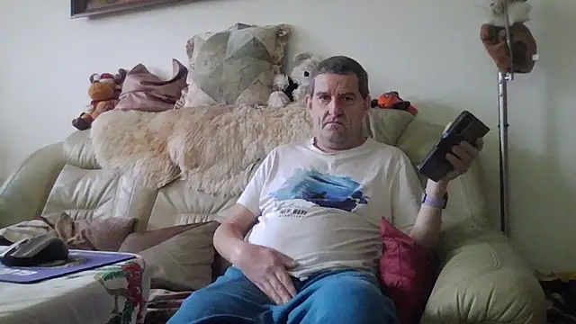 Snapshot of Lutzi1 chatting on 12-06-24, 11:05 Lutzi1 online show from 12-06-24, 11:05