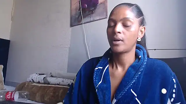 Snapshot of Sexysilverfoxxx chatting on 10-28-25, 01:10 Sexysilverfoxxx online show from 10-28-25, 01:10