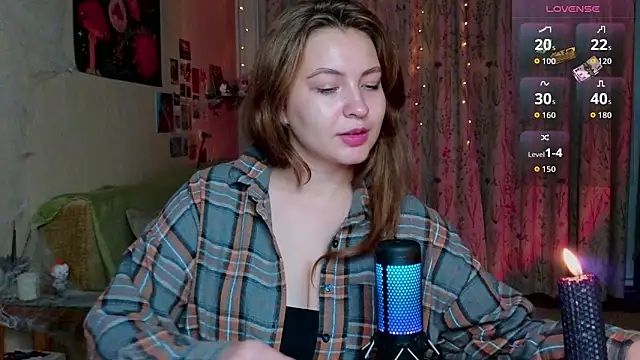 LisaCase online show from 10-08-25, 01:12