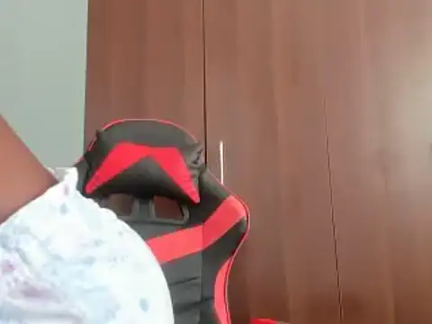 Snapshot of African-Dee chatting on 02-04-25, 01:48 African-Dee online show from 02-04-25, 01:48