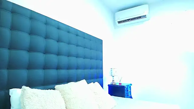 Snapshot of MOLLYWOODD chatting on 02-09-26, 04:05 MOLLYWOODD online show from 02-09-26, 04:05