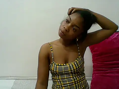 PrettyPrincess14 online show from 10-05-25, 10:33