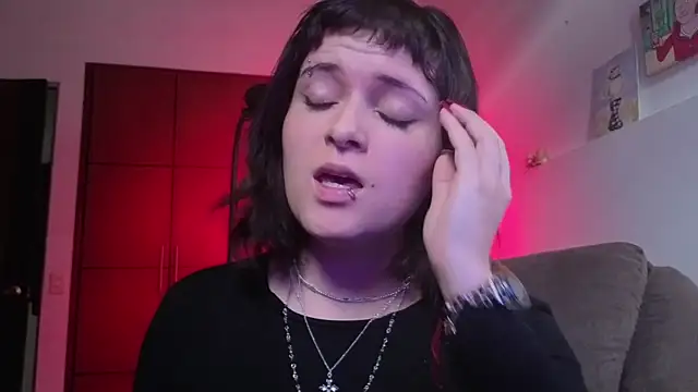 NEXT DOOR GIRL  online show from 04-17-26, 10:12