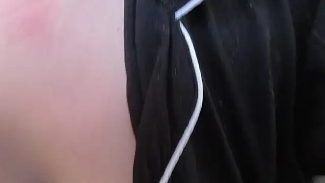 NEXT DOOR GIRL  online show from 04-26-26, 12:57