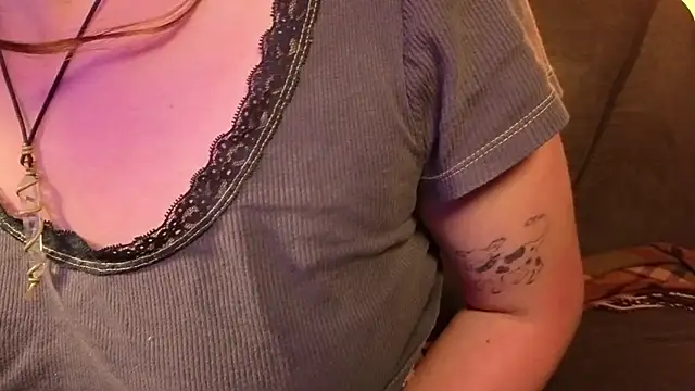 NEXT DOOR GIRL  online show from 11-20-25, 10:42