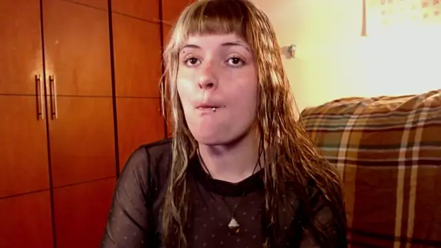 NEXT DOOR GIRL  online show from 10-14-25, 10:20