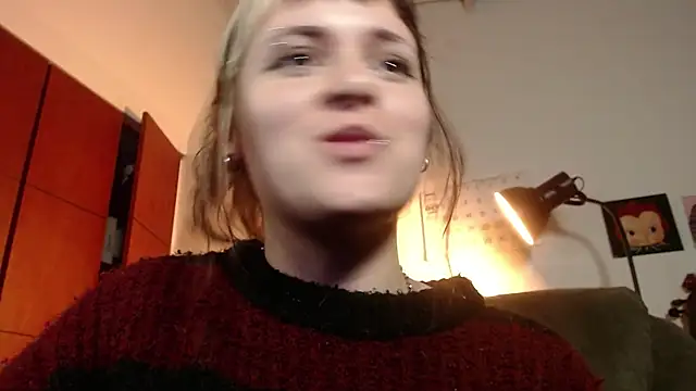 NEXT DOOR GIRL  online show from 10-09-25, 11:05