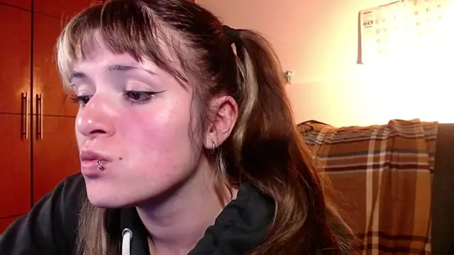 NEXT DOOR GIRL  online show from 10-15-25, 11:35