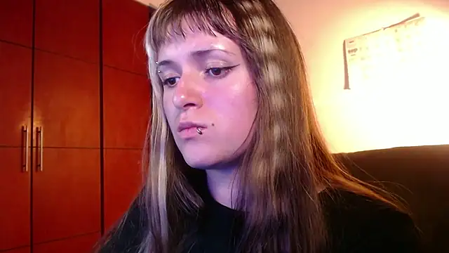 NEXT DOOR GIRL  online show from 10-04-25, 10:44