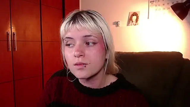 NEXT DOOR GIRL  online show from 09-12-25, 10:53