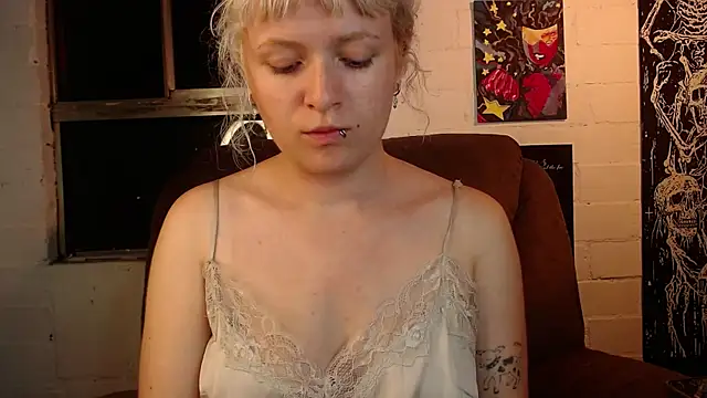 NEXT DOOR GIRL  online show from 02-14-25, 02:07