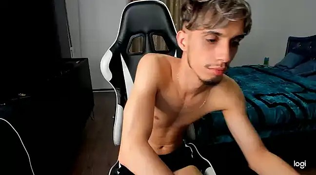 Snapshot of se6model chatting on 12-01-24, 04:56 se6model online show from 12-01-24, 04:56