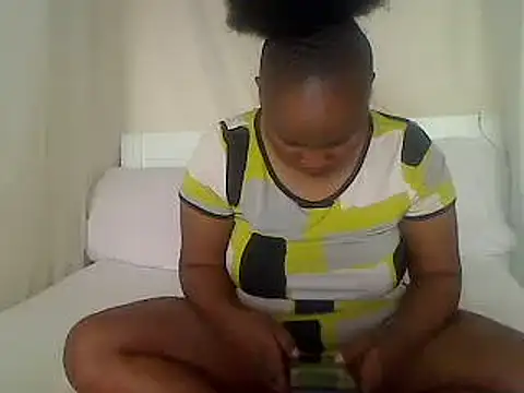 Snapshot of browndolly12 chatting on 02-20-25, 02:13 browndolly12 online show from 02-20-25, 02:13
