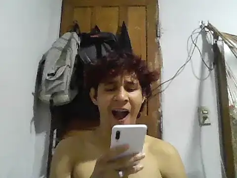 Snapshot of pedrodavid_ chatting on 01-04-25, 01:21 pedrodavid online show from 01-04-25, 01:21