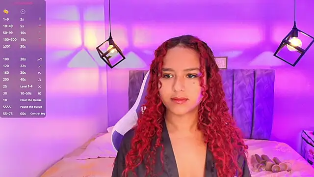 Snapshot of Sophiee_Velvet chatting on 09-19-25, 12:42 Sophiee Velvet online show from 09-19-25, 12:42