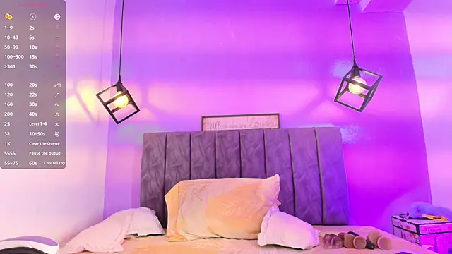 Snapshot of Sophiee_Velvet chatting on 09-18-25, 03:04 Sophiee Velvet online show from 09-18-25, 03:04